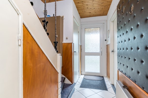 Foto - Te koop: Ruime halfvrijstaande woning met 179 m² woonoppervlakte, 6 slaapkamers, 2 badkamers, garage en tuin op het zuiden in Vaals